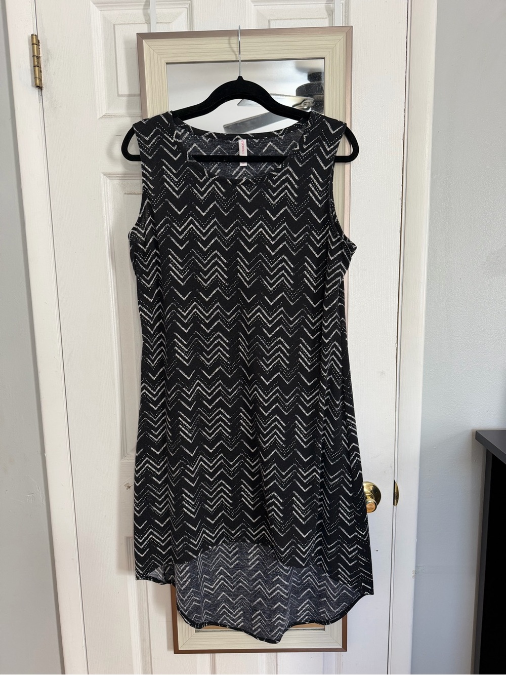 Xhilaration Black and White Chevron High-Low Shift Dress-size Large